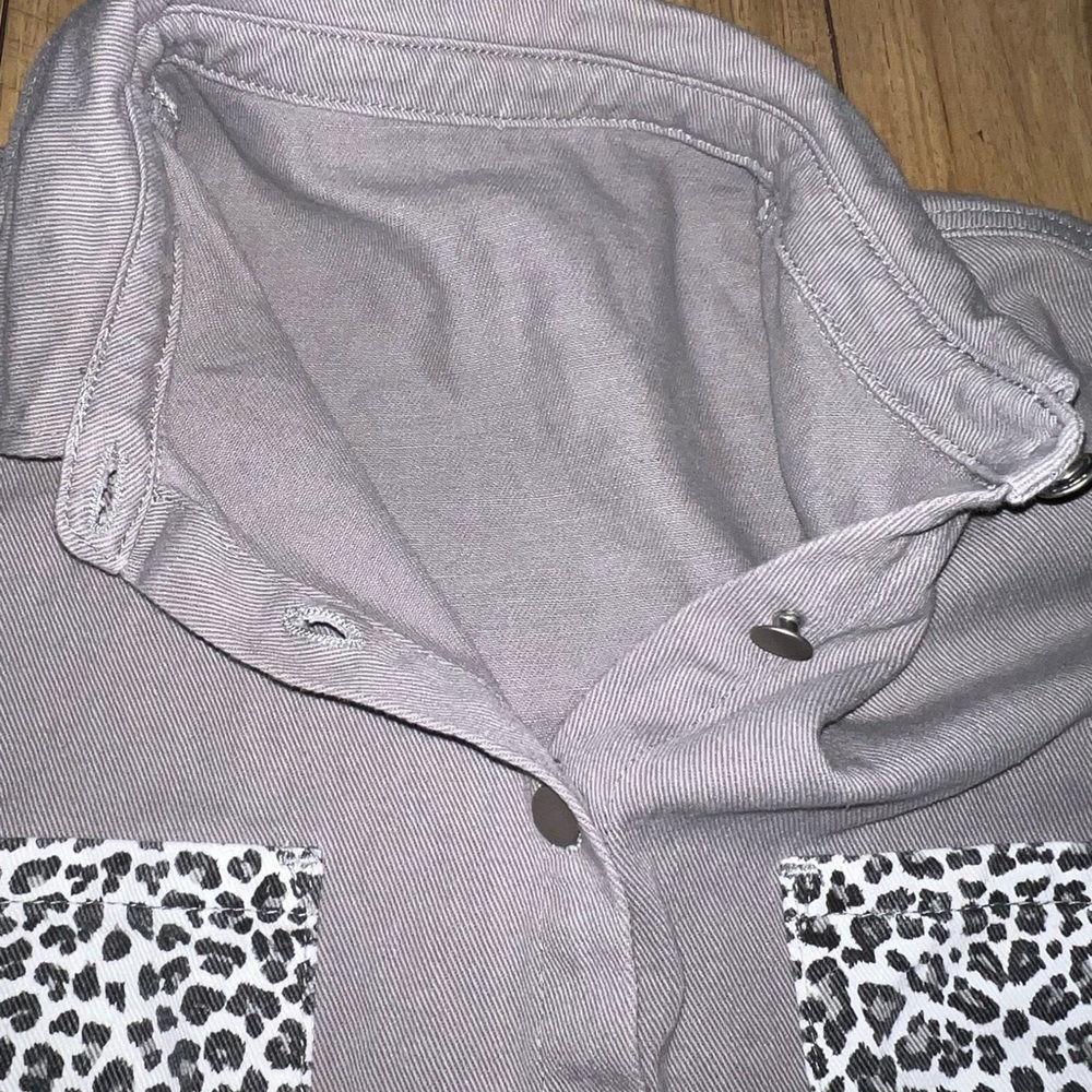 Gray Cheetah Print Jacket - image 3